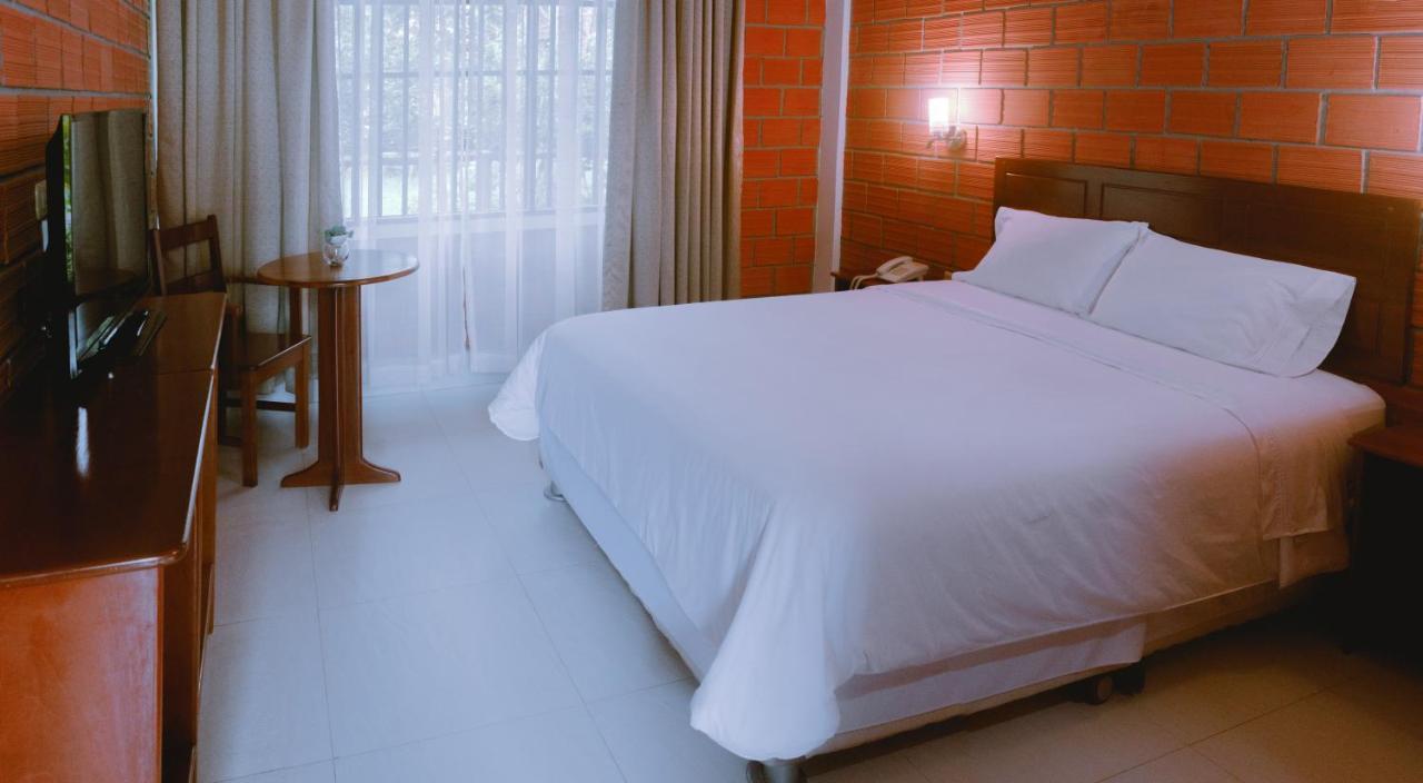 Altavista Casahotel - Asociado Casa Andina Moyobamba Buitenkant foto